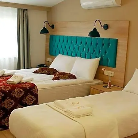 The Laila 3*