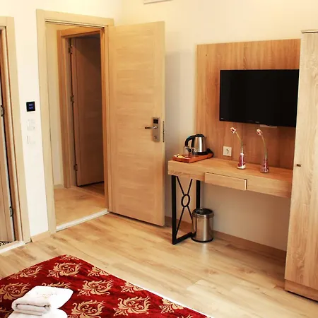 The Laila 3*